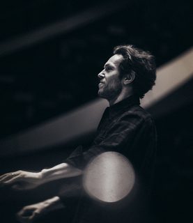 Raphaël Pichon conducting with his arms raised.