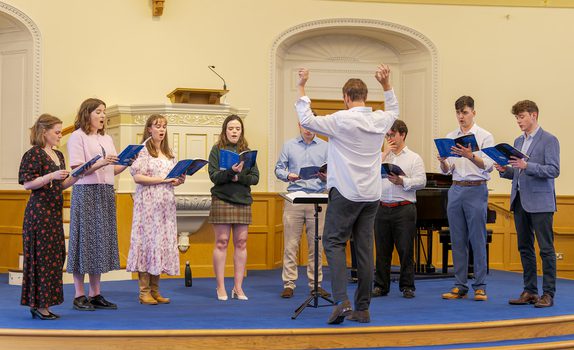 The Young Singers sing with Gregory Batsleer directing