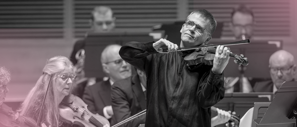 Pekka plays the violin with a smile.