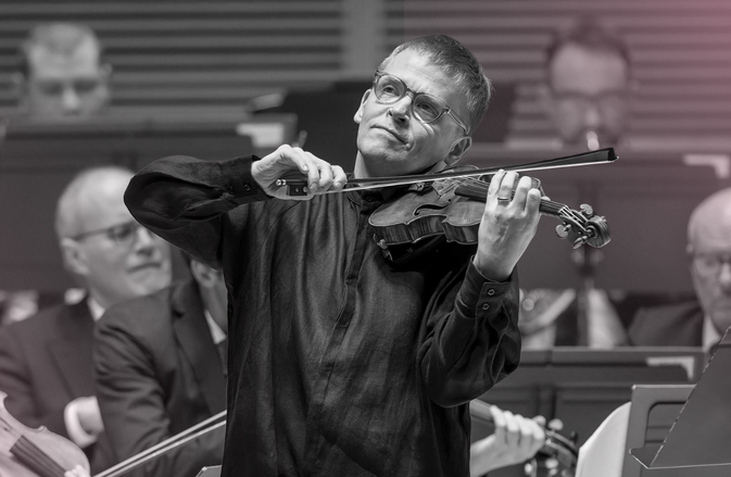 Pekka plays the violin with a smile.