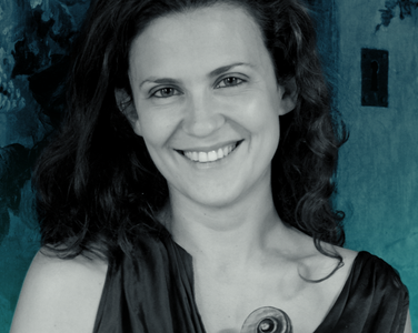 Lorenza Borrani smiles at the camera, holding her violin