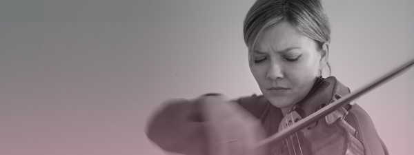 Alina Ibragimova playsd the violin