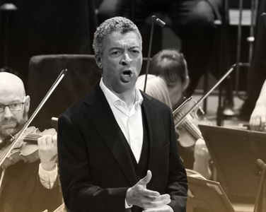 Roderick Williams sings at the Proms with the Orchestra playing behind.