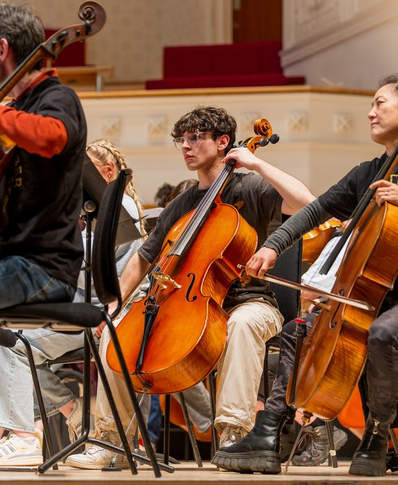 Young cellists play with the SCO cellists